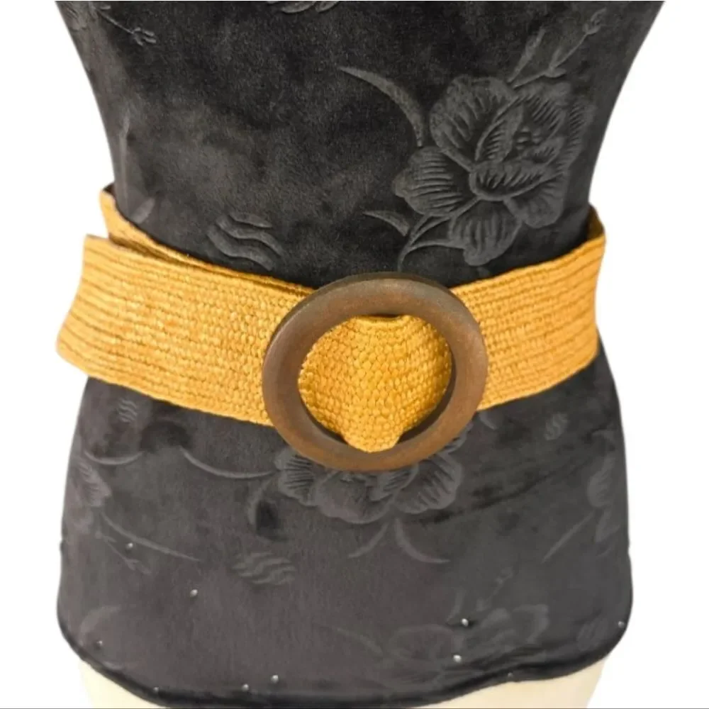 Chic Woven Straw Belt with Tortoiseshell Buckle